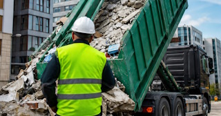 Вывоз строительного мусора в Ревде: услуги лицензированной компании — ПроМусор